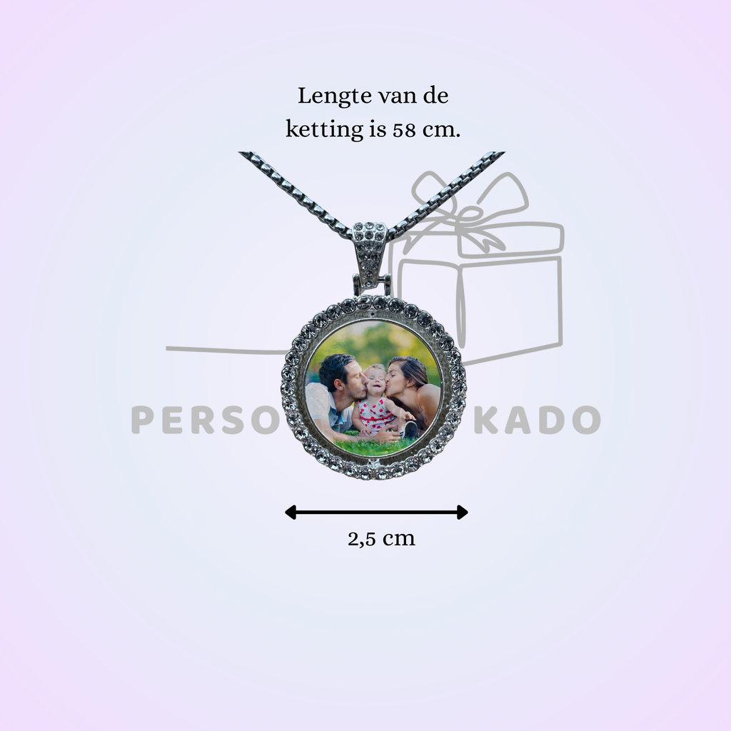Foto ketting met zirkonia stenen