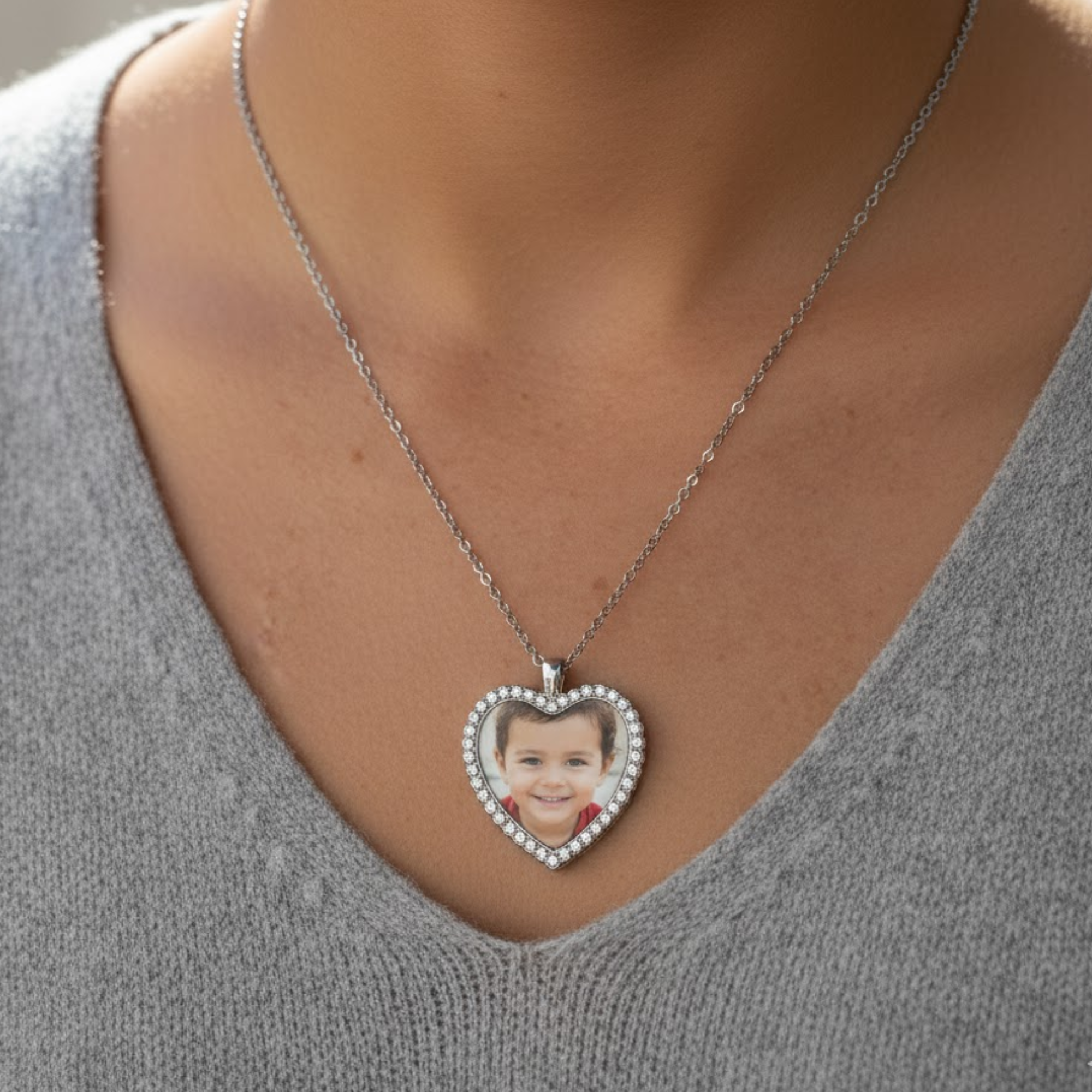 Hartvormige ketting met foto in een hart van zirkonia steentjes
