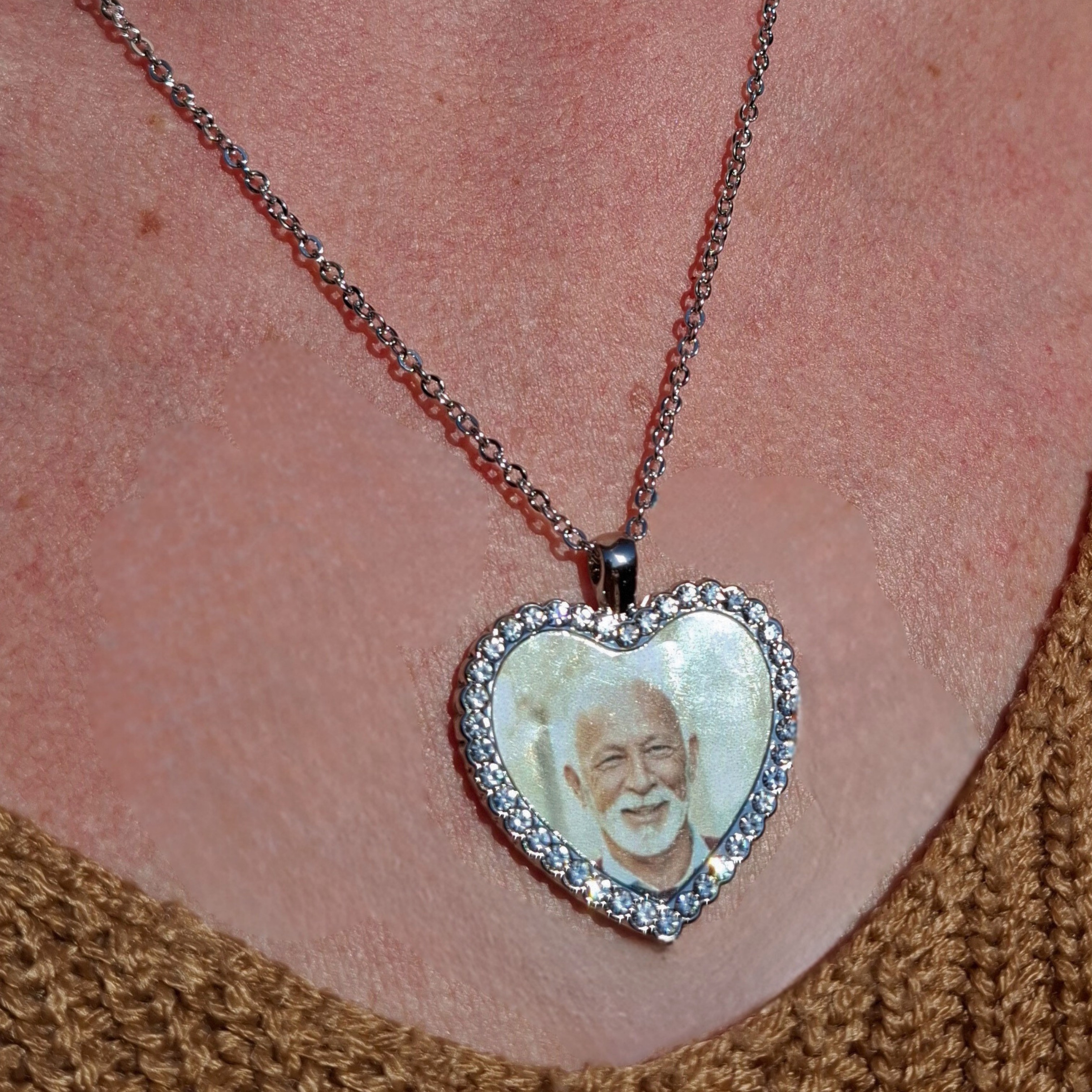 Hartvormige ketting met foto in een hart van zirkonia steentjes